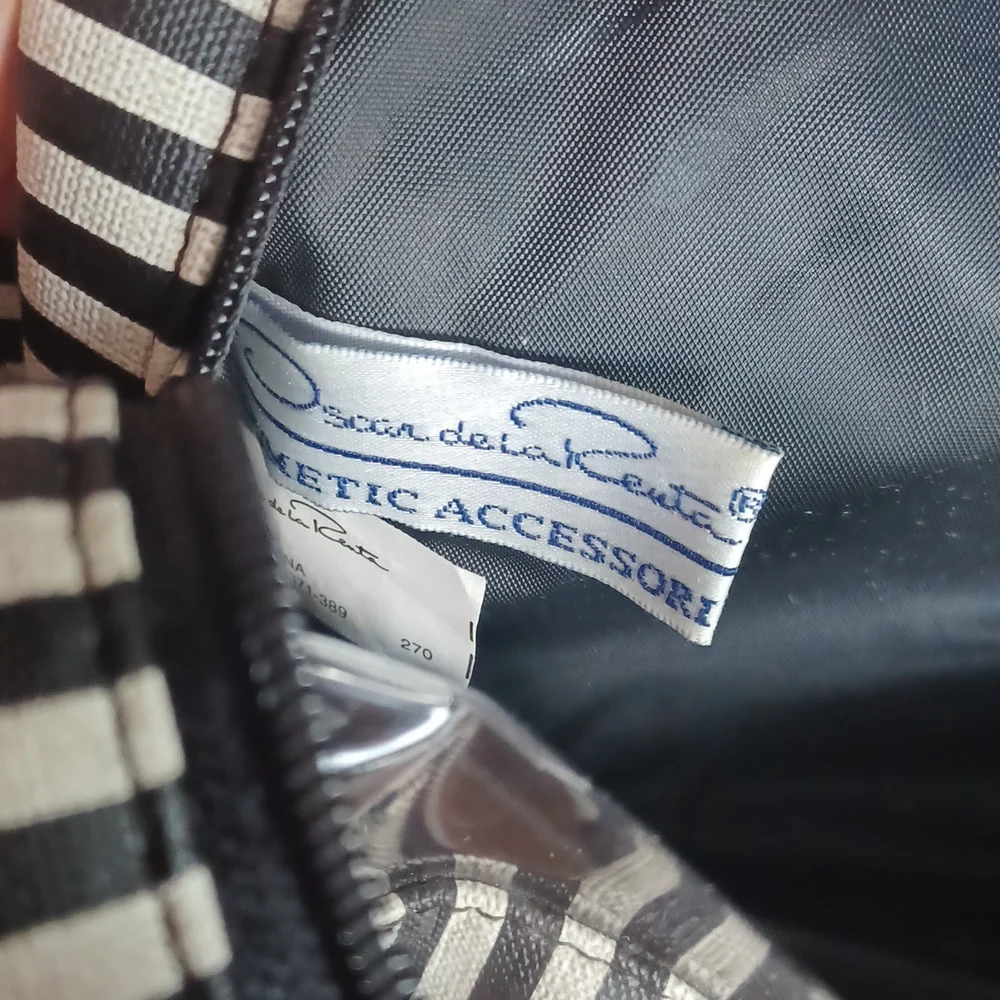 Oscar de La Renta cosmetic bag